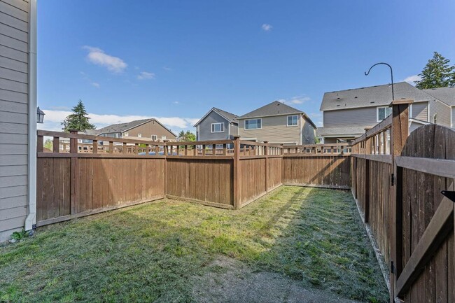 Building Photo - Beautiful Puyallup Corner Lot Home with Office, A/C, Formal Dining & Bonus Loft!