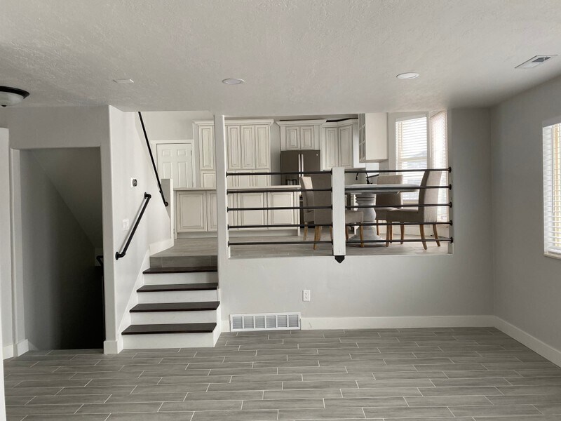 Building Photo - 586 E 150 S