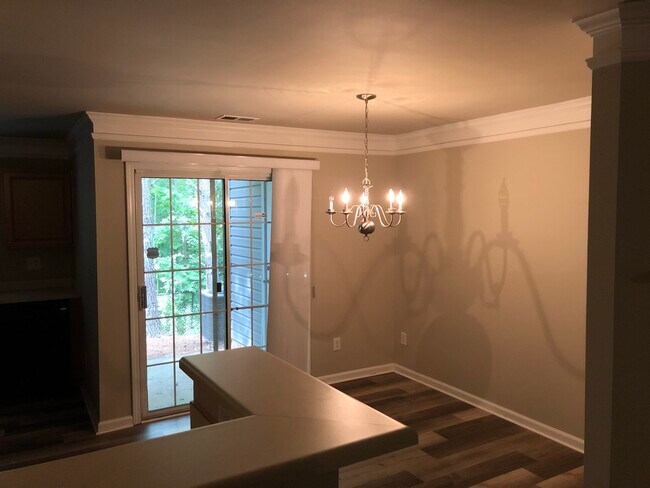 Building Photo - 815 Crestwell Cir SW