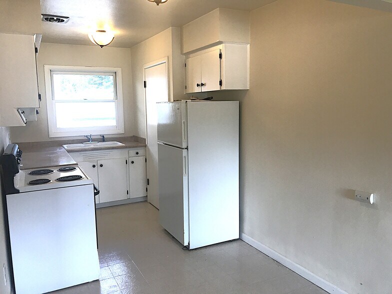 Building Photo - 833 SE 80th Ave