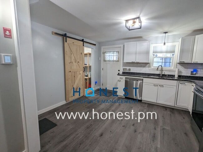 Building Photo - 162 College Ave