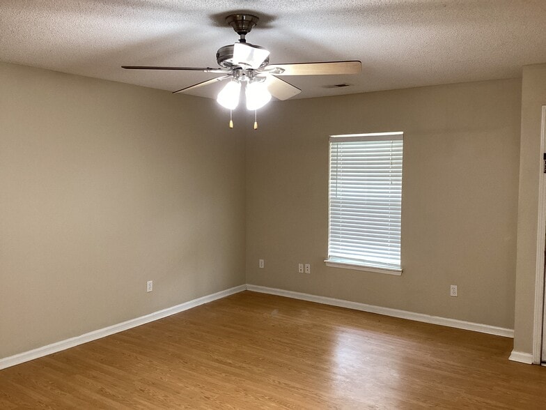 Building Photo - 1009 Friartuck Trl