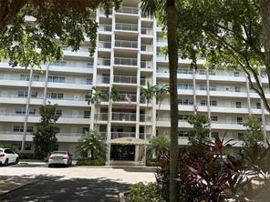 Building Photo - 605 Oaks Dr