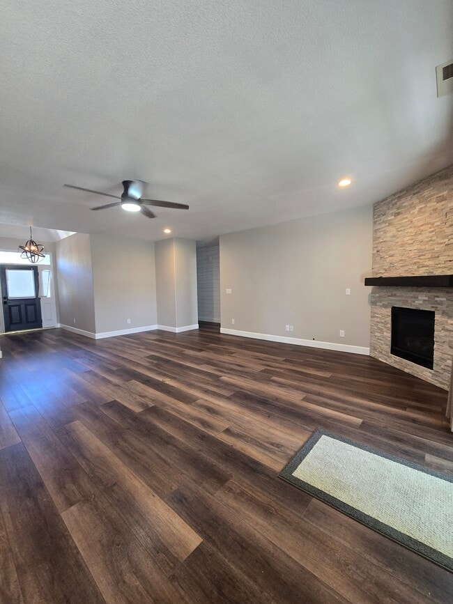 Building Photo - 1377 Stodick Ln