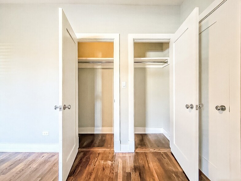 Building Photo - 736 W Addison St