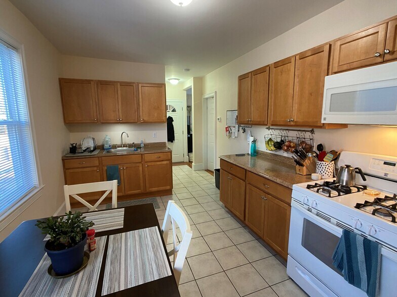 Building Photo - 15 Sargent Ave