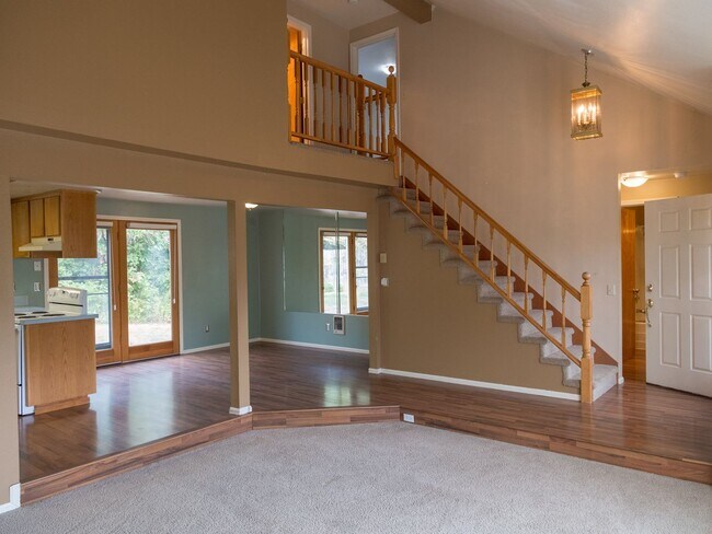 Building Photo - great location, new exterior and interior painting