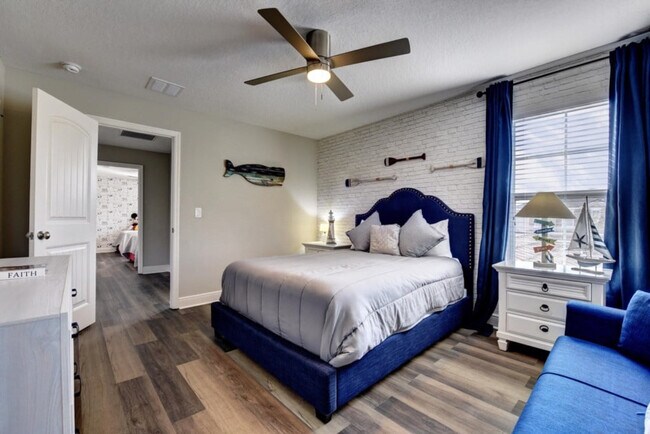 Building Photo - 5254 Wildwood Wy