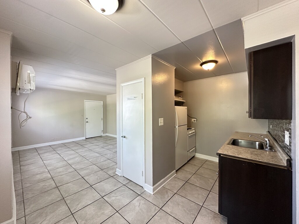 Building Photo - 3820 25th Ave