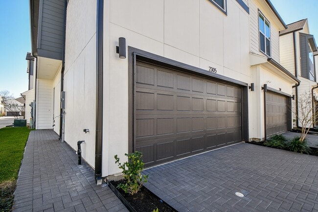 Building Photo - 2305 Silva Park Ln