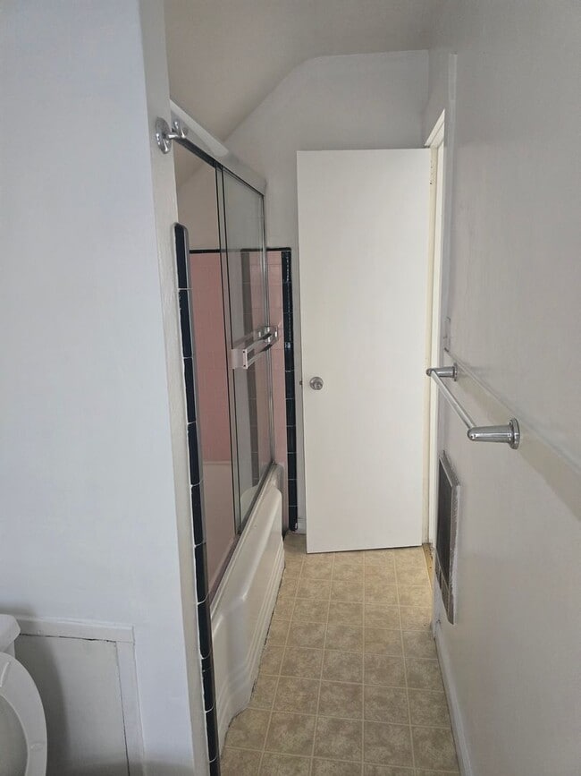 Building Photo - 2 Bed 1 Bath in North Park