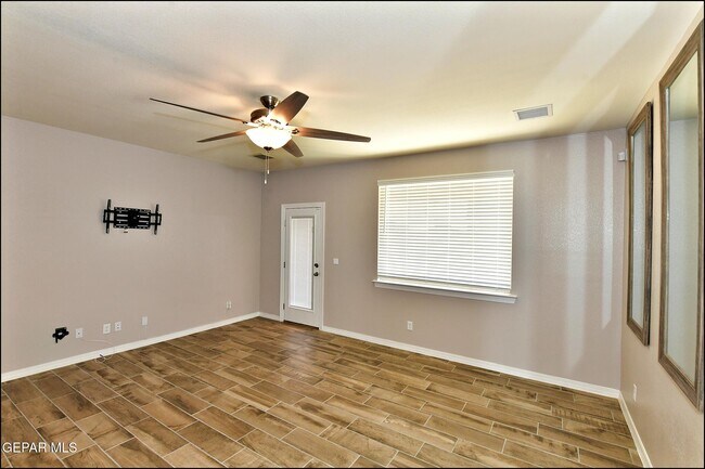 Building Photo - 10716 Drew Pearson Dr