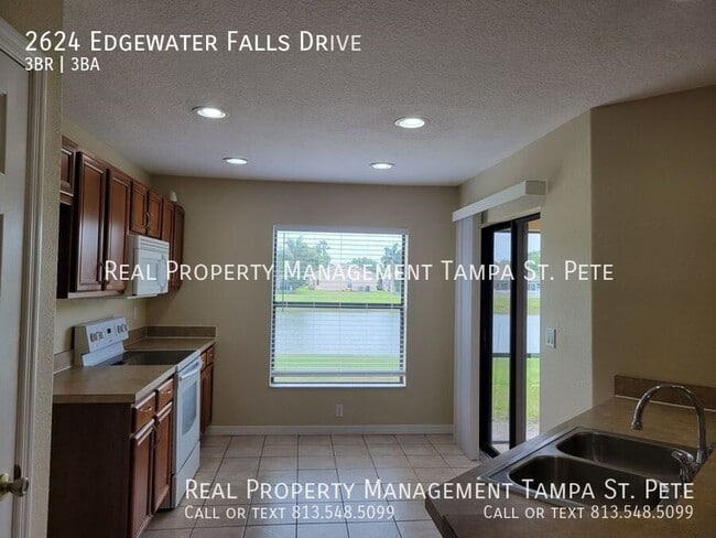 Building Photo - 2624 Edgewater Falls Dr