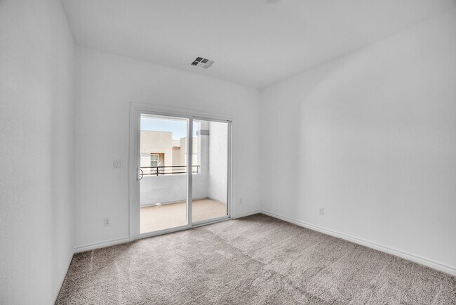 Building Photo - Stunning Home Located in the Desirable Bla...
