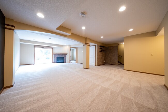 Building Photo - 15515 59th Pl N