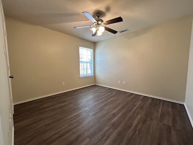 Building Photo - Beautiful Duplex in Northwest Lubbock