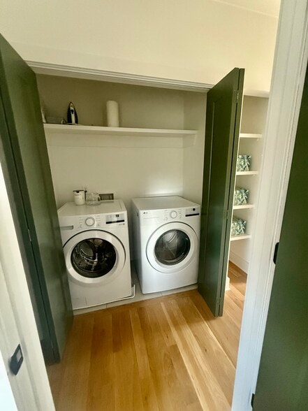 full size washer dryer - 55 Weatherby St SE