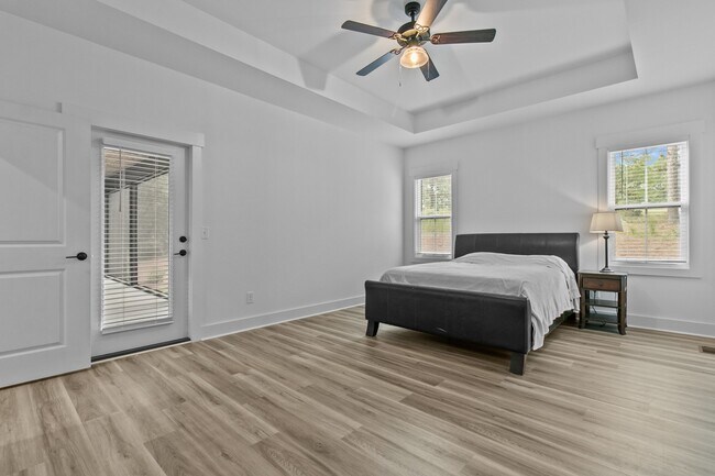 Building Photo - 14 Wisteria Way