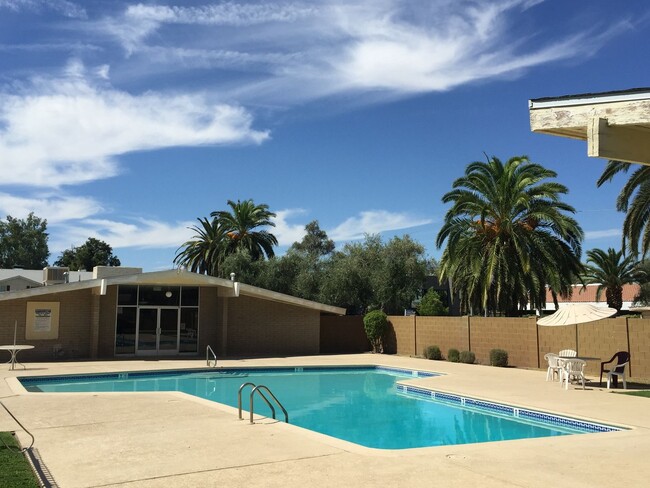 Building Photo - Tempe 3 Bed/1.5 Bath Townhouse w/Community...