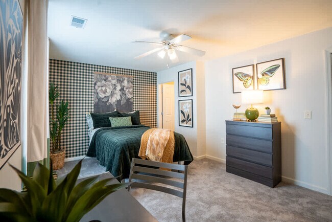 Building Photo - 1051 Southern Dr