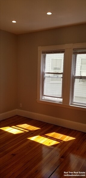 Building Photo - 11 Rosemary St