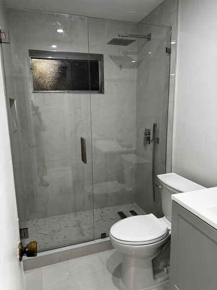 Building Photo - 2461 SW 82nd Ave