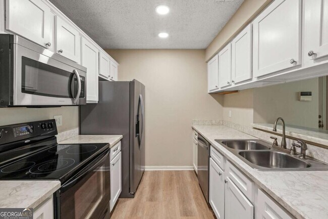 Building Photo - 611 Barrington Hills Dr