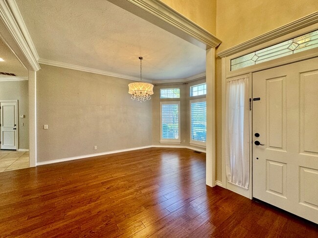 Building Photo - 2600 Sweetbriar Ct