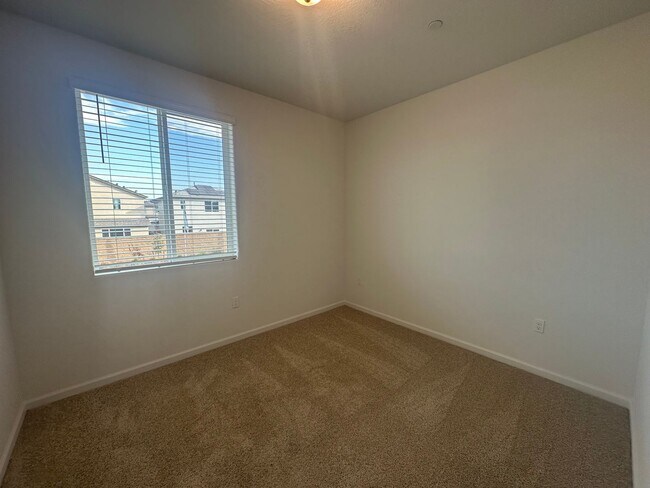 Building Photo - Newly built Woodside home located in Huckl...