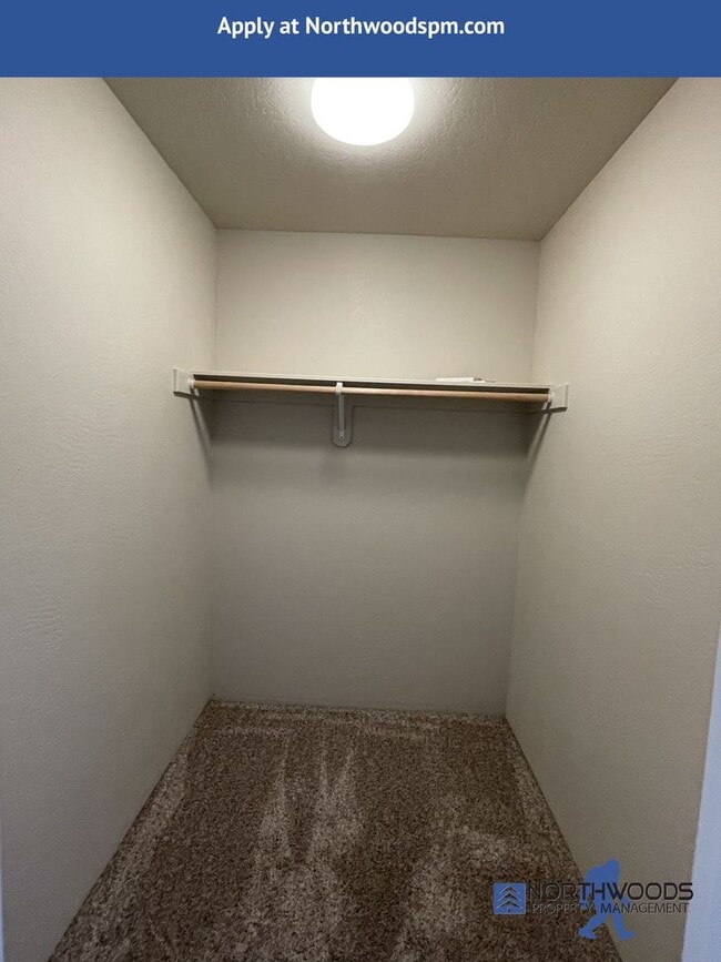 Building Photo - Gorgeous 2 Bedroom 2.5 Bath Townhome  in White City