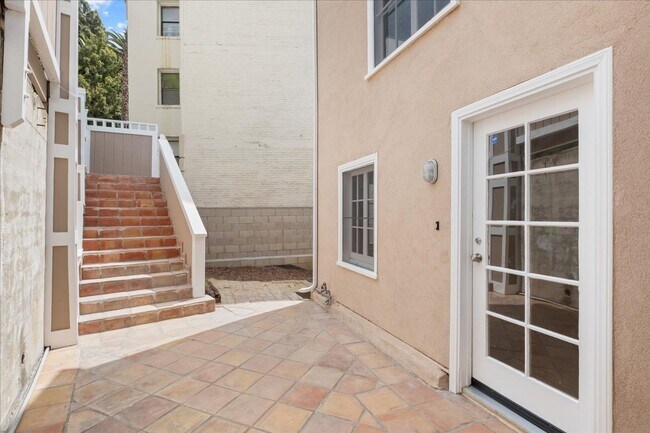 Building Photo - Emmet Terrace Triplex