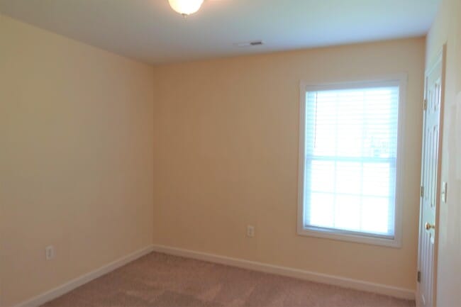 Building Photo - 129 River Oaks Cir