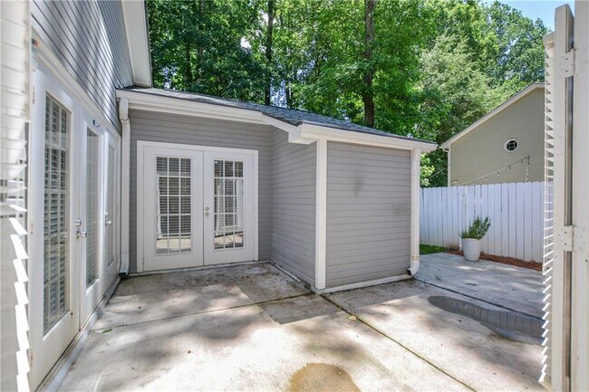 Building Photo - 2992 Crosswycke Forest Dr