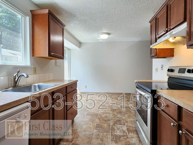 Building Photo - 3618 SW Beaverton Hillsdale Hwy