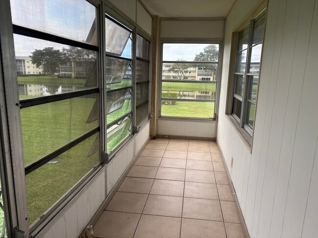 Building Photo - 186 Dorset E