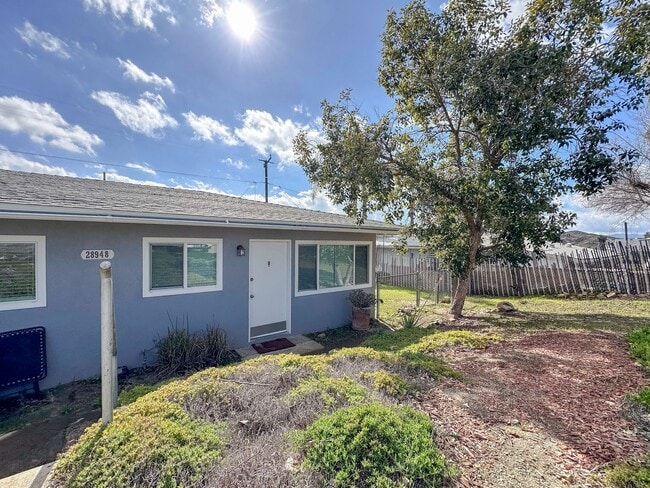 Building Photo - CUTE CONDO IN A DUPLEX W/ LARGE BACKYARD AVAILABLE FOR RENT!