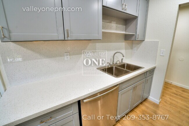 Building Photo - 1634 Arlington Ct