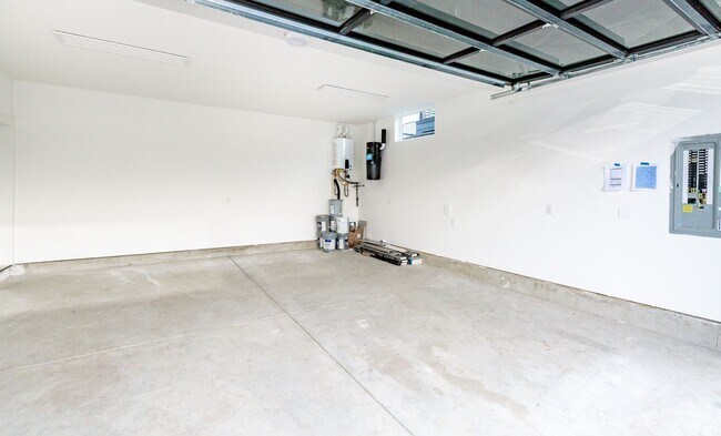 Building Photo - Edgewood Stunner