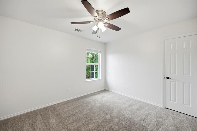 Building Photo - 1136 Beechwood Dr