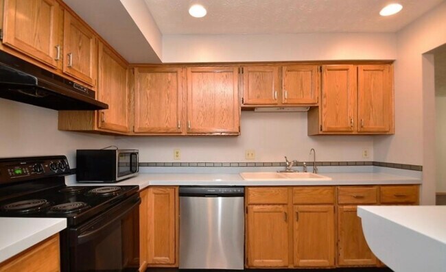 Building Photo - 1448 Cedarwood Dr