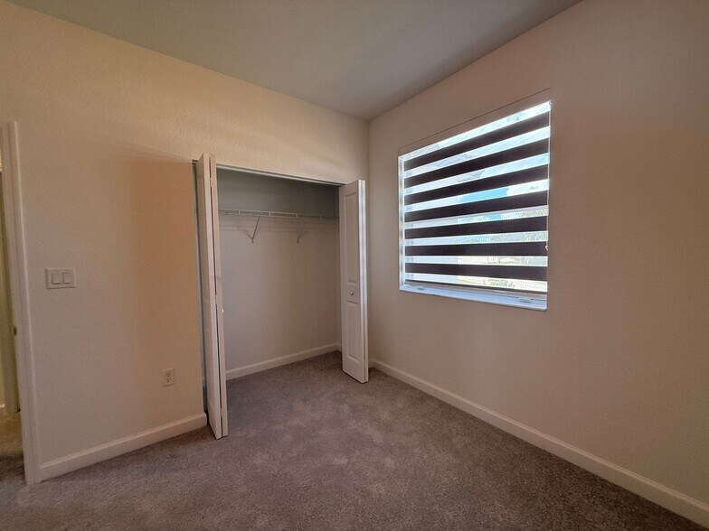 Building Photo - 2954 SE 23rd Ave