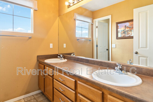 Building Photo - 4043 Sunridge Terrace Ct