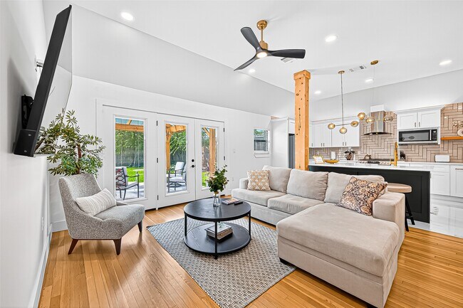 Building Photo - 5121 Locust St