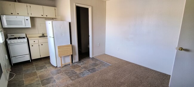 Building Photo - 145 W 820 S