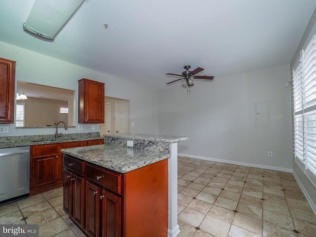 Building Photo - 32 Harbour Heights Dr