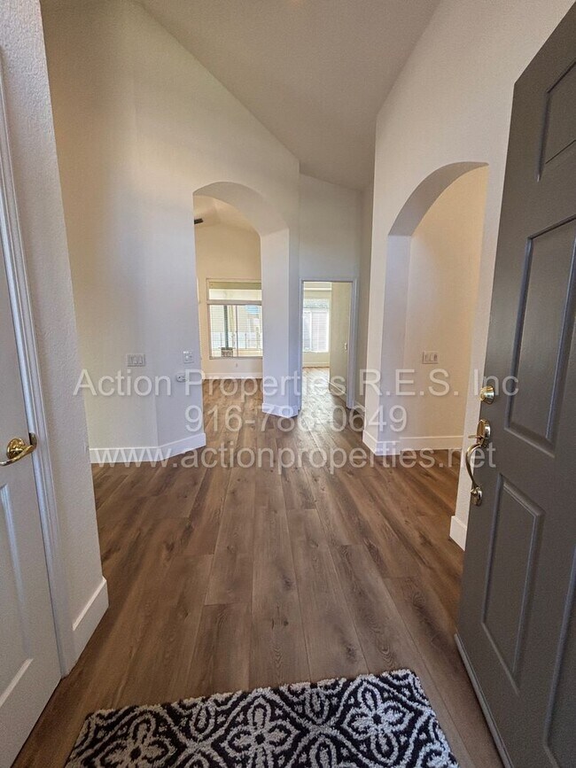 Building Photo - 6000 Buggy Whip Ln