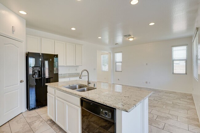 Building Photo - ** COMING SOON ** Modern Open-Concept Rental Home with White Shaker Kitchen Cabinets & Low-Mainte...