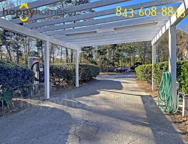 Building Photo - 2011 N Hwy 17