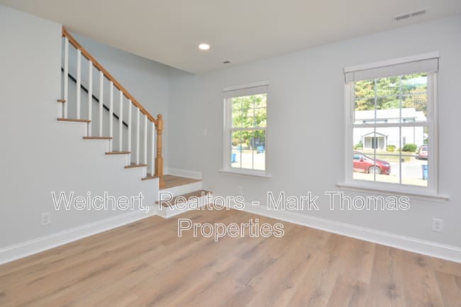 Building Photo - 210 Bridgefield Pl
