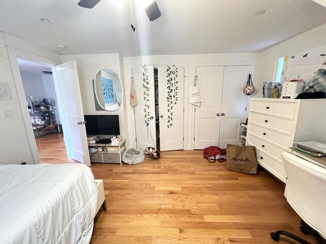 Building Photo - 489 Main St